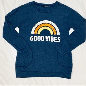 “Good Vibes” Women’s Side Pocket Long Sleeve Top